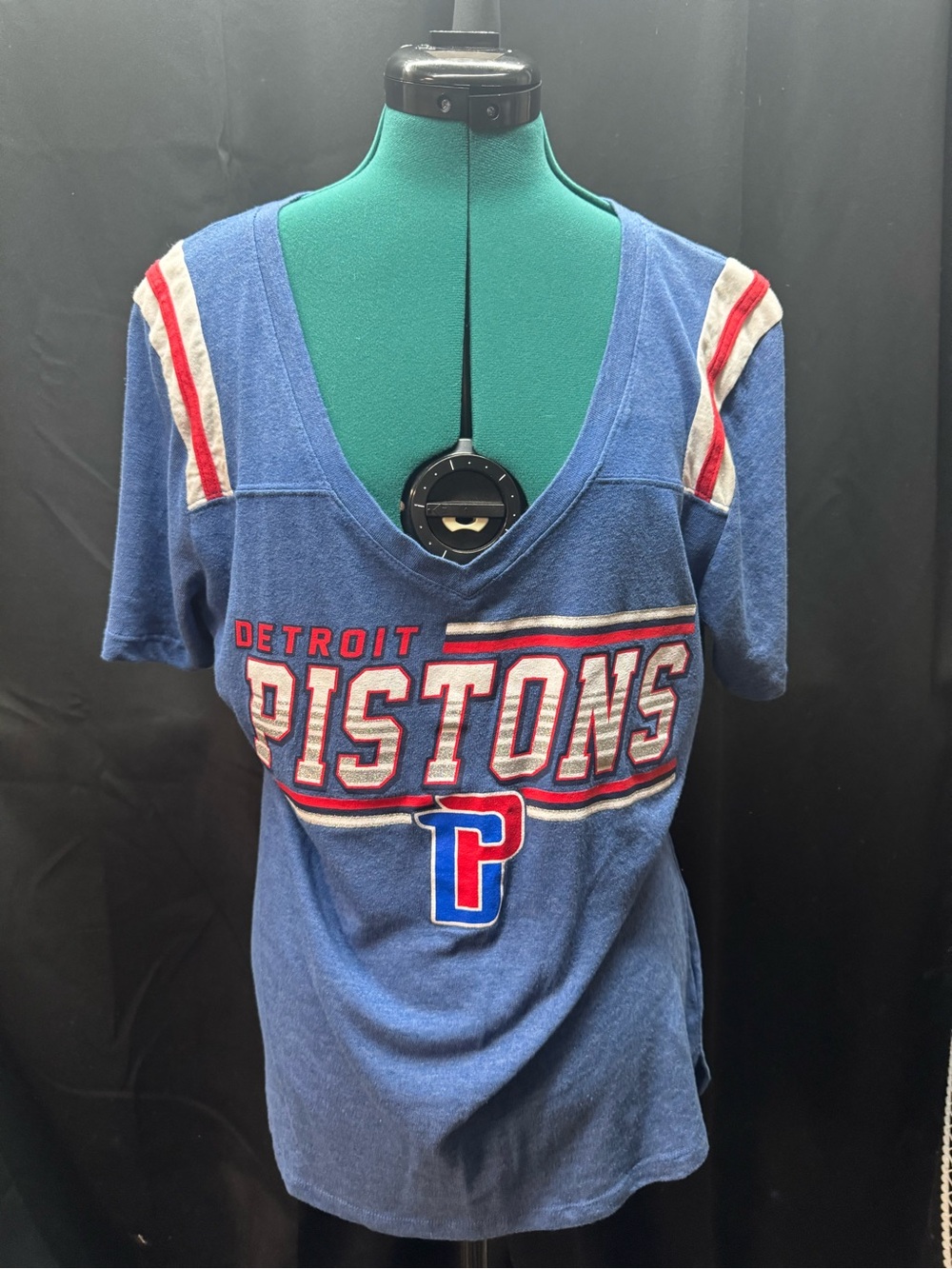 5th & Ocean NBA Detroit Pistons VNeck